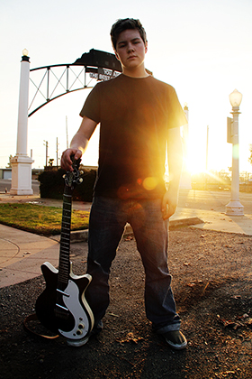 Orion Sunshine and his guitar